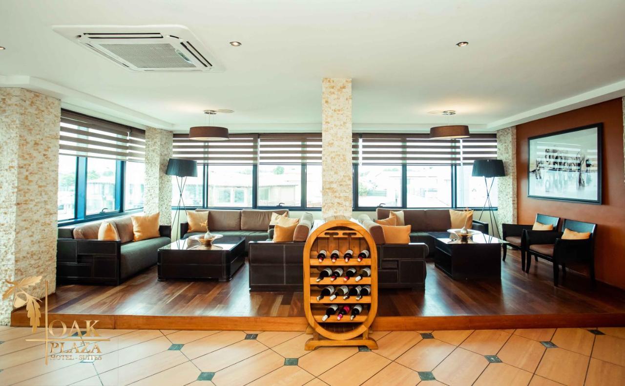 Oak Plaza Hotels East Airport Akkra Exterior foto