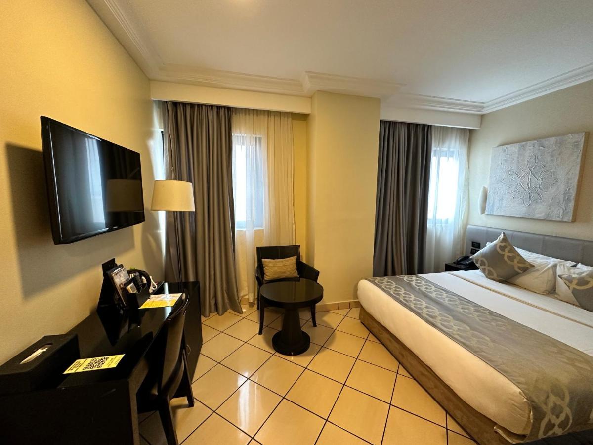 Oak Plaza Hotels East Airport Akkra Exterior foto