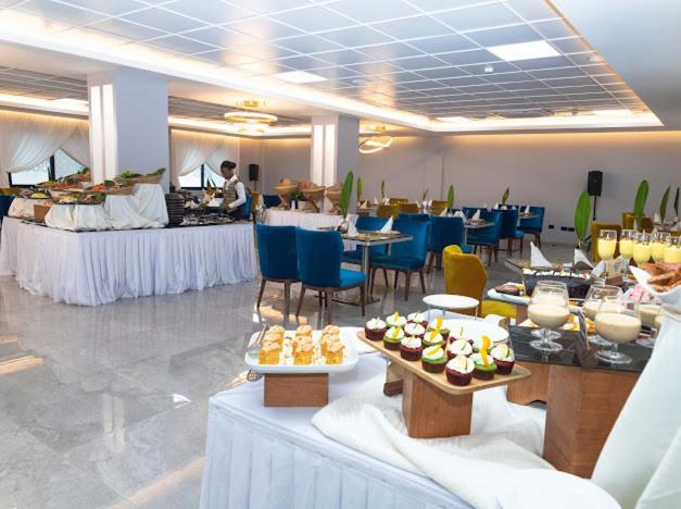 Oak Plaza Hotels East Airport Akkra Exterior foto