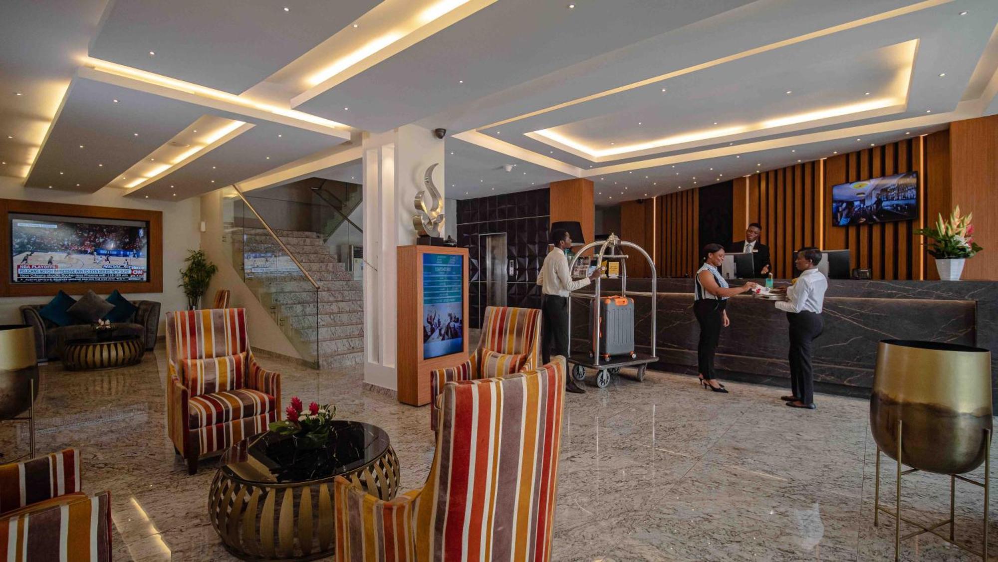 Oak Plaza Hotels East Airport Akkra Exterior foto