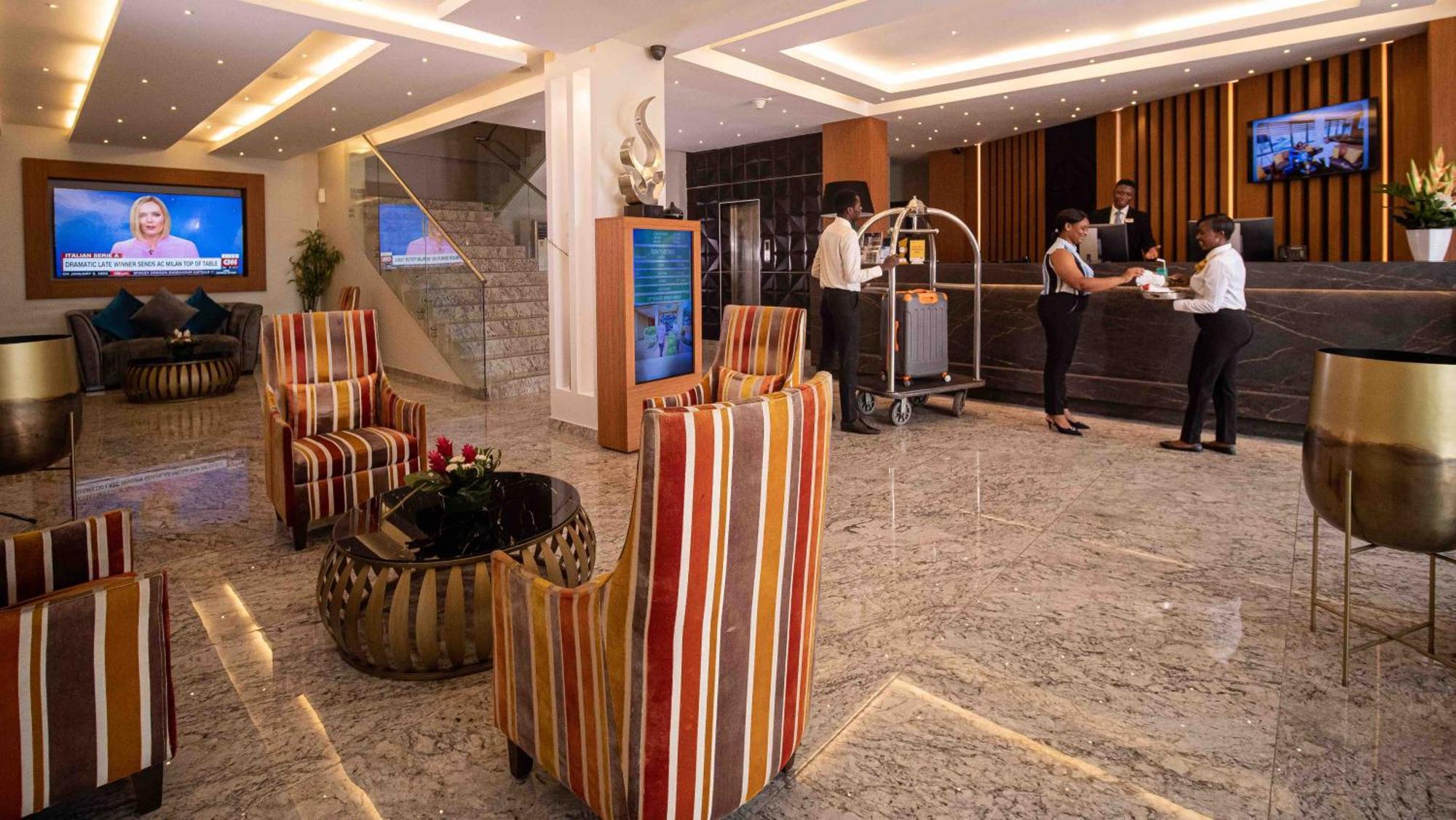 Oak Plaza Hotels East Airport Akkra Exterior foto