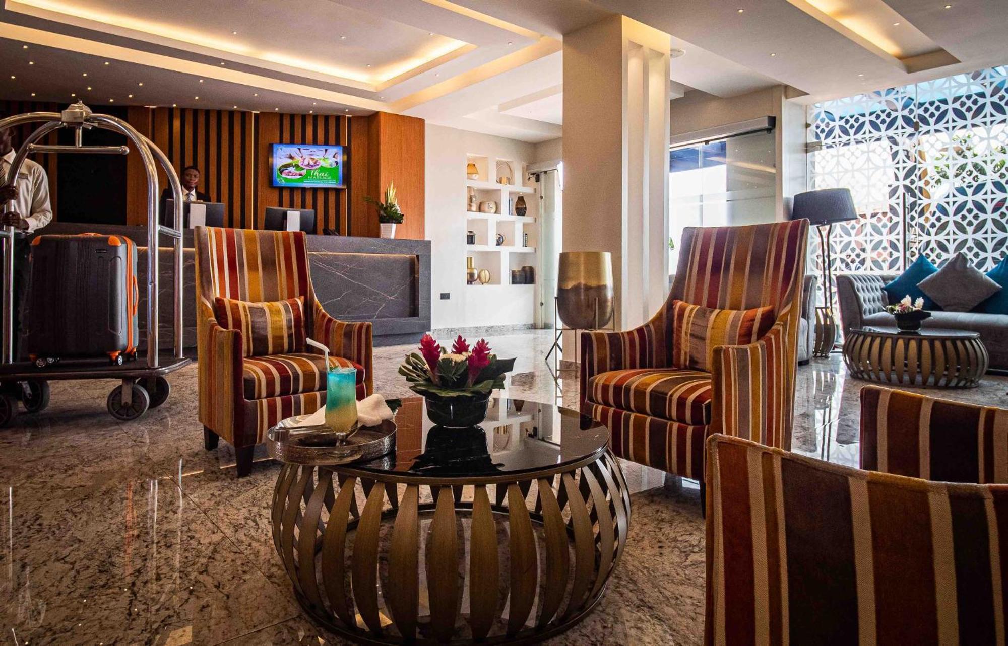Oak Plaza Hotels East Airport Akkra Exterior foto