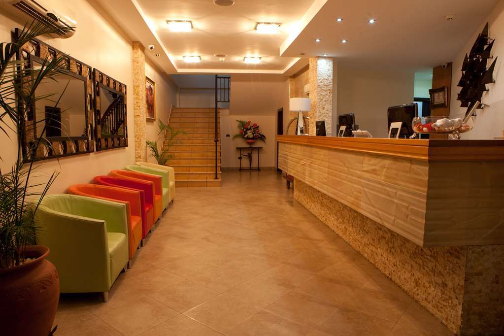 Oak Plaza Hotels East Airport Akkra Interior foto